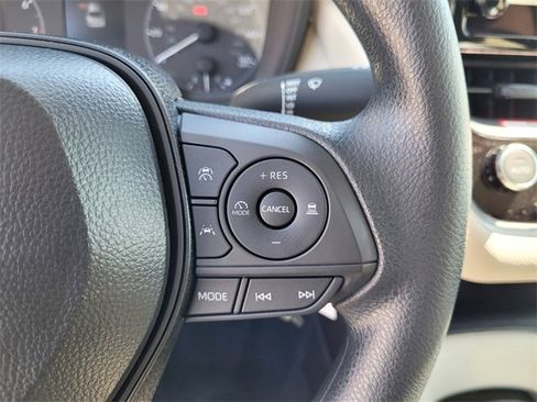 Used 2025 Toyota Corolla LE image 26