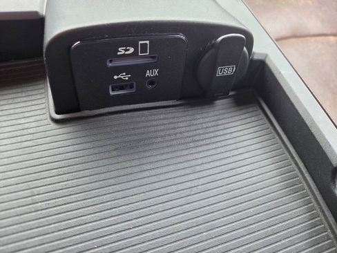 Used 2014 RAM 1500 Laramie Longhorn w/ Convenience Group AWD/4WD image 32