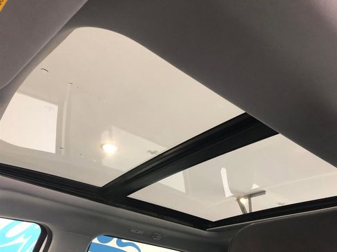 Used 2025 Ford F250 Lariat w/ Chrome Package image 8