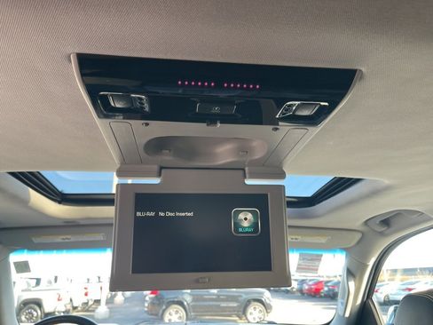 Used 2016 Chevrolet Suburban LTZ image 16