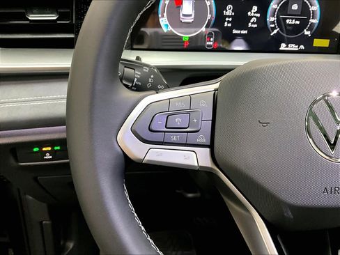 New 2026 Volkswagen Tiguan SE image 17