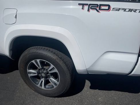 Used 2017 Toyota Tacoma TRD Sport w/ Tow Package RWD image 3