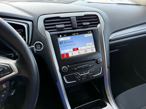 Used 2018 Ford Fusion SE image 20