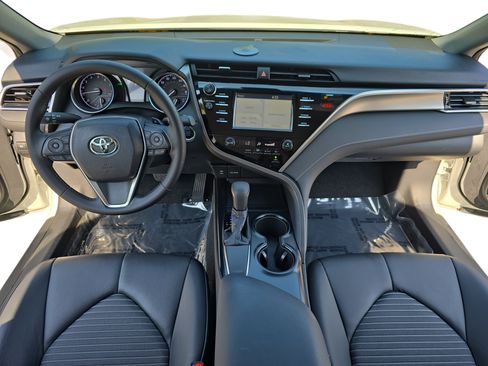 Used 2018 Toyota Camry SE w/ Convenience Package FWD image 9