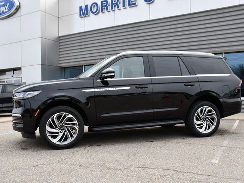 New 2026 Lincoln Navigator Premiere AWD/4WD image 2