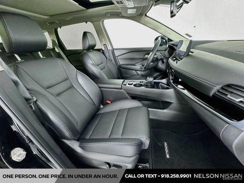 Certified 2025 Nissan Rogue SL w/ Tech Package AWD/4WD image 29