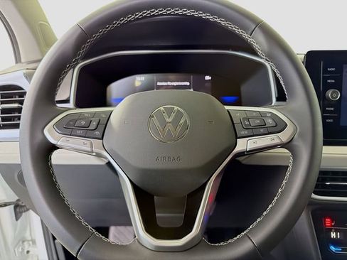 New 2026 Volkswagen Taos SE image 12