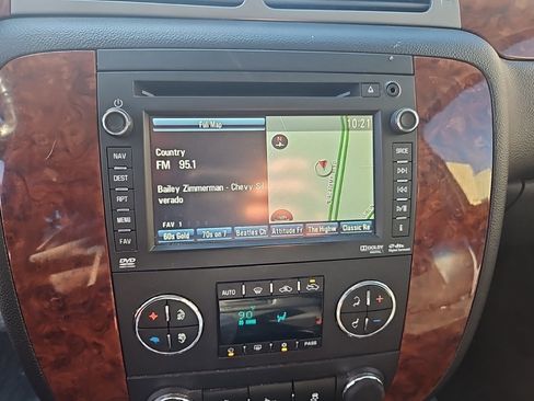 Used 2013 Chevrolet Avalanche LTZ image 27