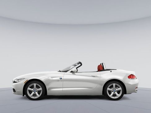 Used 2009 BMW Z4 sDrive30i image 2