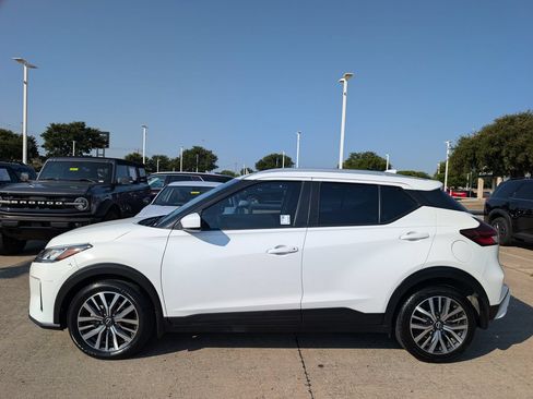 Used 2022 Nissan Kicks SV FWD image 3