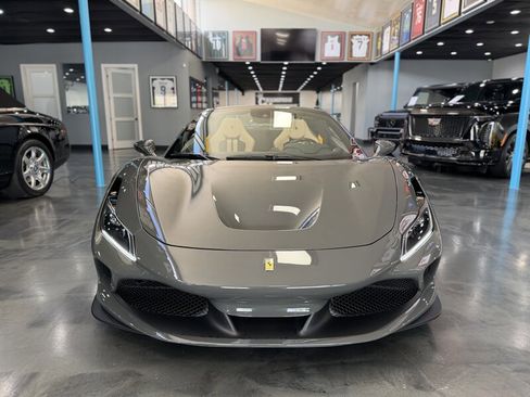 Used 2022 Ferrari F8 Tributo image 2