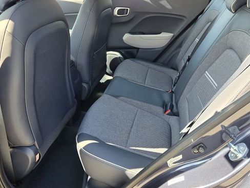 Used 2023 Hyundai Venue Limited FWD image 11