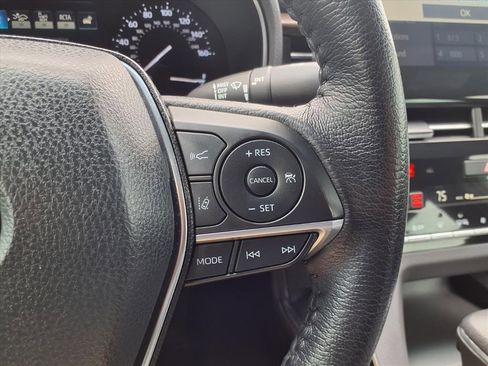 Used 2019 Toyota Avalon XLE image 16