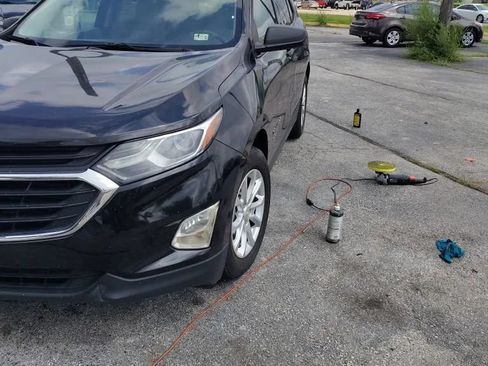 Used 2019 Chevrolet Equinox LS w/ LPO, Cargo Package FWD image 2