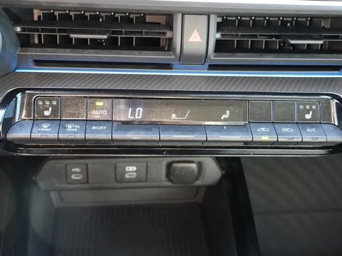 Used 2024 Toyota Prius XLE FWD image 33
