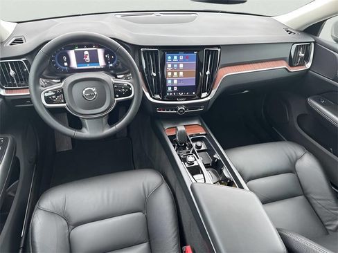 Used 2025 Volvo V60 B5 Cross Country Plus image 14
