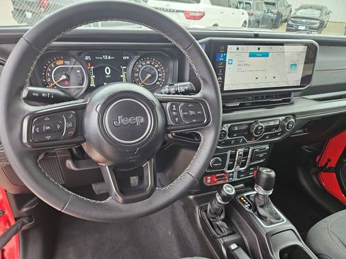 Used 2025 Jeep Wrangler Unlimited Rubicon image 17