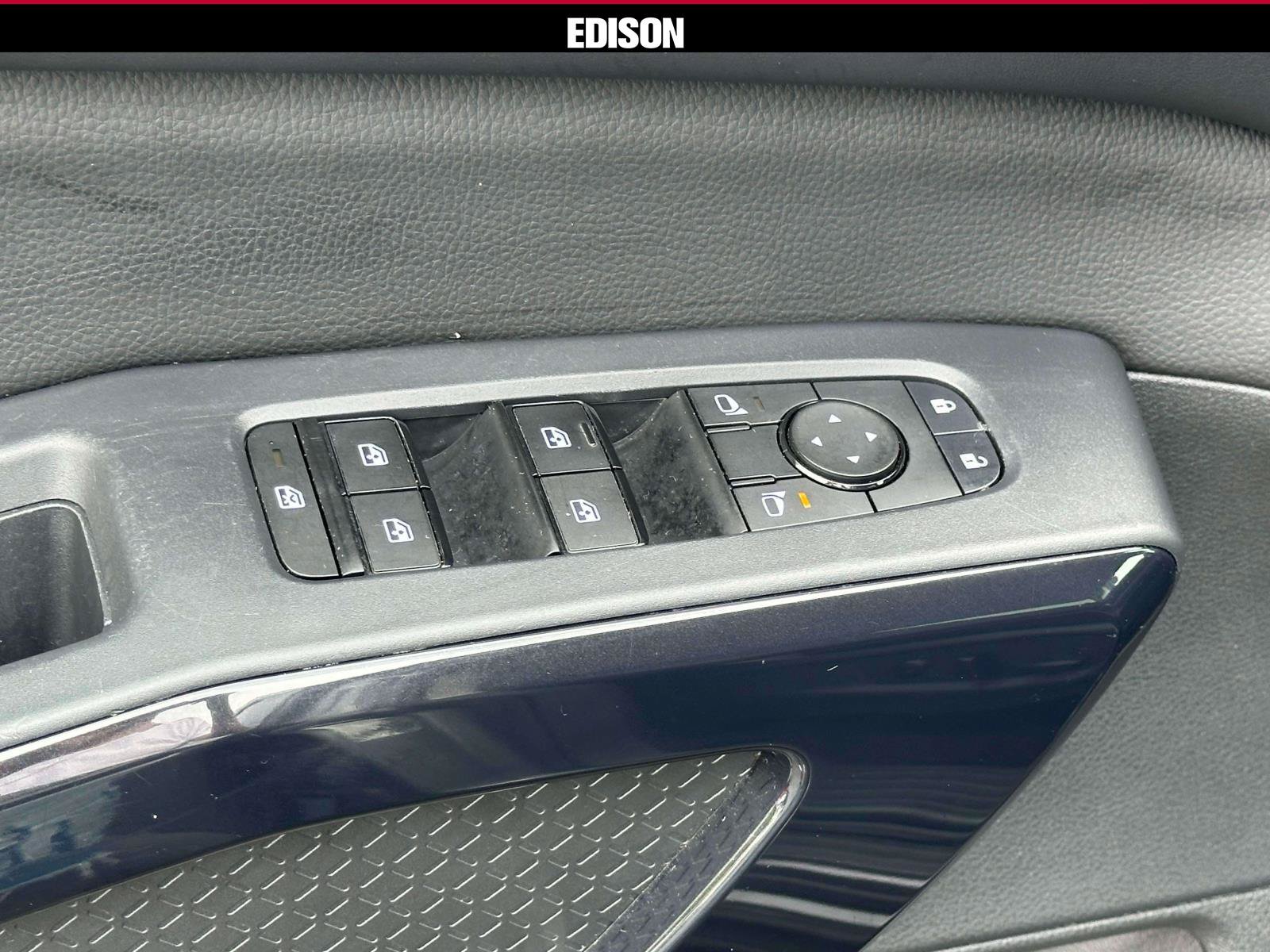 Used 2025 Nissan Pathfinder SV AWD/4WD image 17