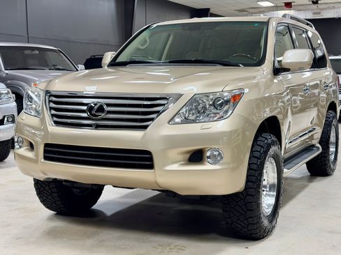 Used 2011 Lexus LX 570 4WD w/ Luxury Pkg w/Pre-crash image 4