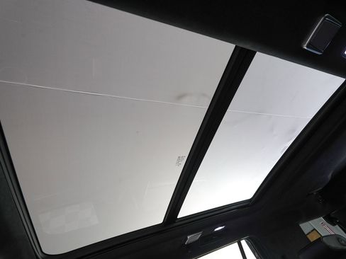 Used 2025 Cadillac Escalade Sport Platinum w/ LPO, ONYX Package image 31