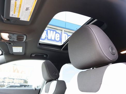 New 2026 Chevrolet Trax RS w/ Sunroof Package image 21