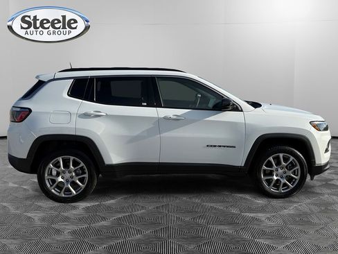 Used 2023 Jeep Compass Latitude image 6