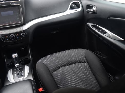 Used 2017 Dodge Journey SE w/ Safe & Sound Group image 14