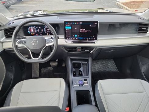 Certified 2025 Volkswagen Tiguan SE FWD image 21
