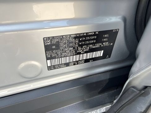 Used 2019 Toyota RAV4 Limited FWD image 23