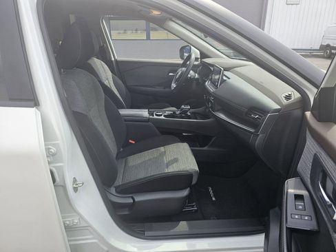 Used 2023 Nissan Rogue SV image 12