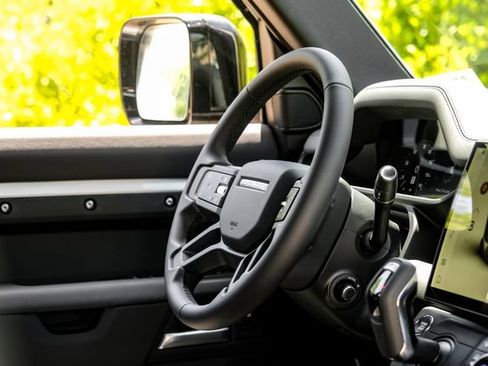 New 2026 Land Rover Defender 110 X-Dynamic SE AWD/4WD image 17