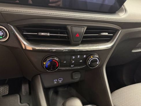 Used 2025 Buick Encore GX Preferred AWD/4WD image 18