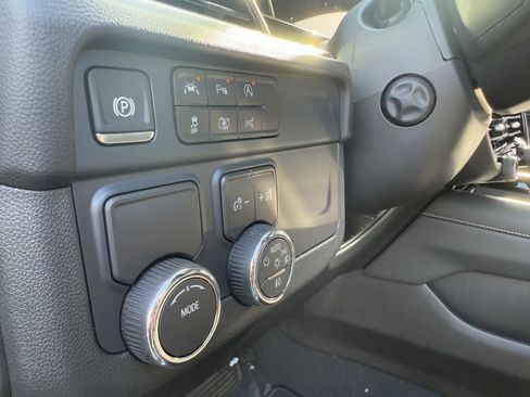 New 2026 Chevrolet Suburban Premier image 9