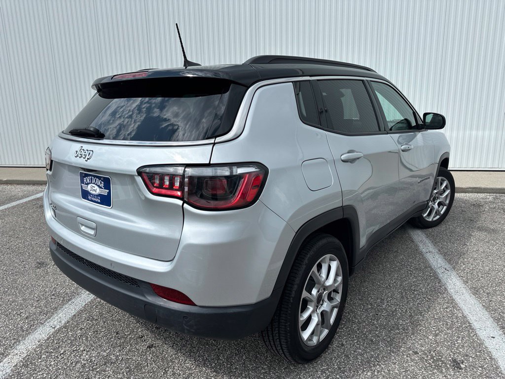 Used 2025 Jeep Compass Limited AWD/4WD image 7