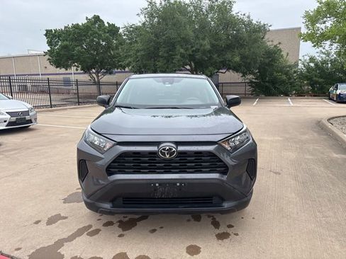 Used 2022 Toyota RAV4 LE FWD image 2