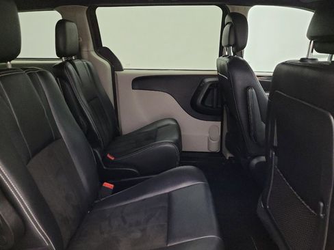 Used 2019 Dodge Grand Caravan SXT FWD image 19