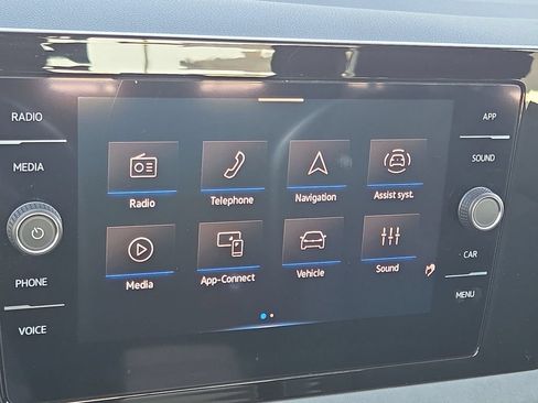 Used 2025 Volkswagen Jetta SE FWD image 19