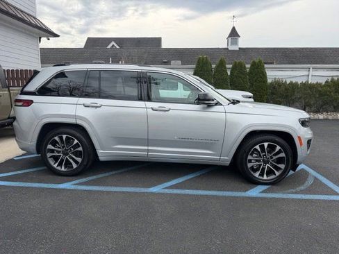 Used 2023 Jeep Grand Cherokee Overland w/ Advanced Protech Group III AWD/4WD image 2