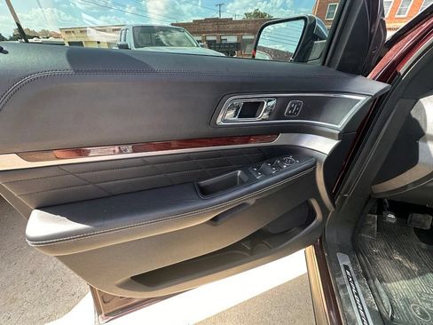 Used 2019 Ford Explorer Platinum AWD/4WD image 13