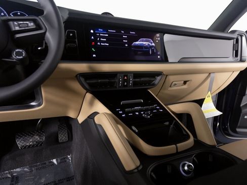 New 2026 Porsche Cayenne image 22