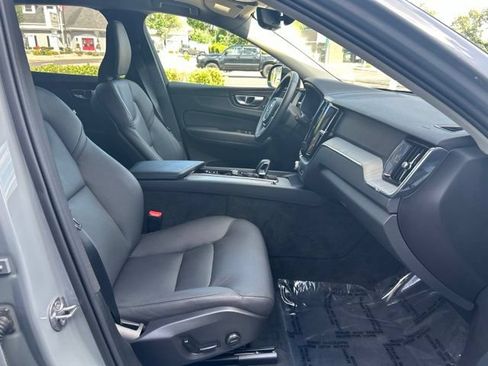 Used 2025 Volvo XC60 B5 Plus AWD/4WD image 15