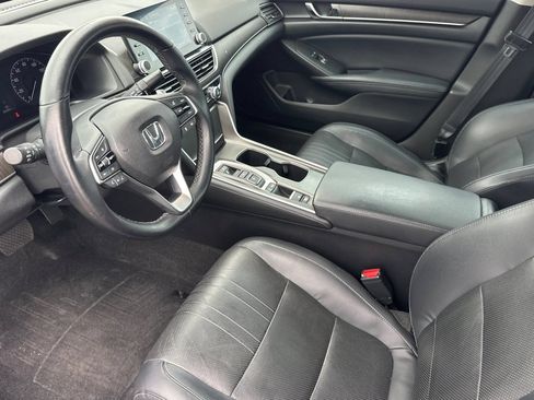 Used 2018 Honda Accord Touring image 10