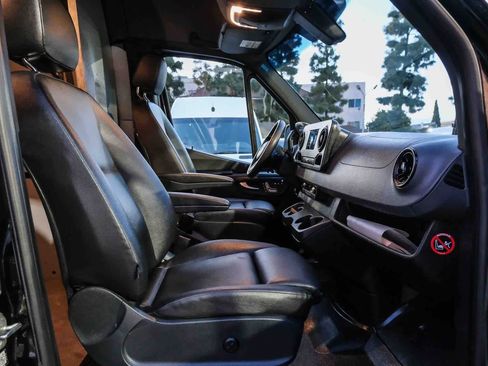 Used 2021 Mercedes-Benz Sprinter 2500 w/ Comfort Plus Package image 18