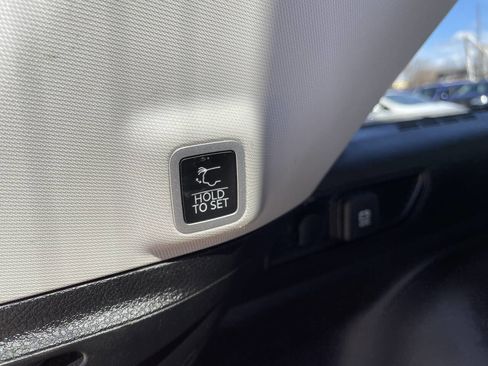 Used 2023 Jeep Grand Cherokee Limited image 14