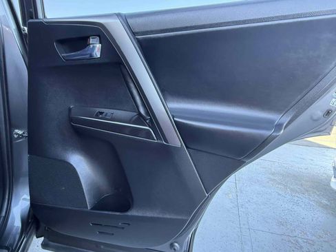 Used 2018 Toyota RAV4 SE w/ All Weather Liner Package FWD image 68