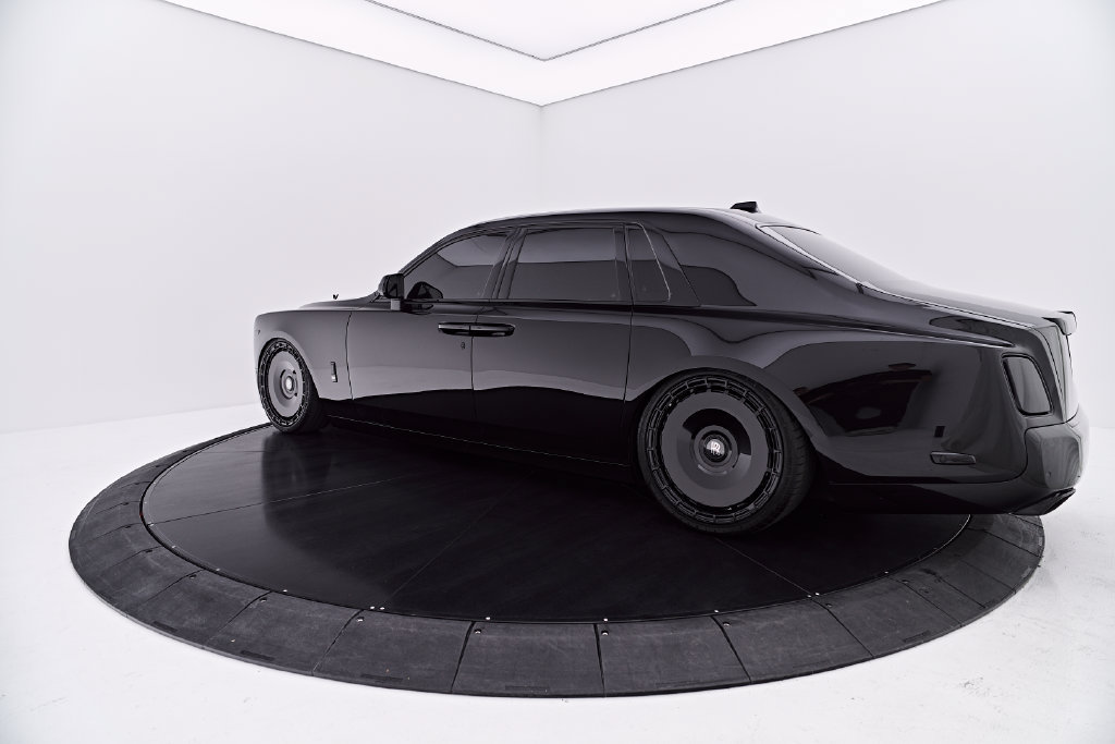 Used 2024 Rolls-Royce Phantom Sedan w/ The Phantom Package RWD image 12
