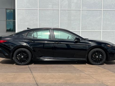 New 2026 Toyota Camry SE FWD image 3