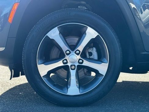 Used 2023 Jeep Grand Cherokee L Limited image 3