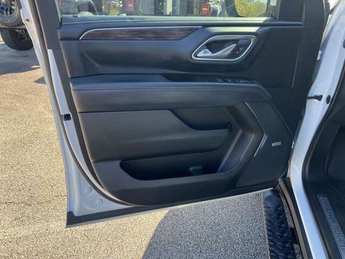 Used 2023 Chevrolet Suburban Z71 image 40