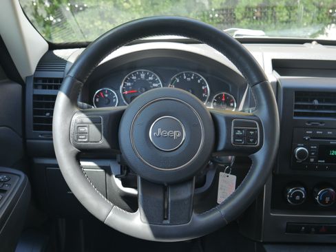 Used 2012 Jeep Liberty Sport w/ Popular Equipment Group AWD/4WD image 5